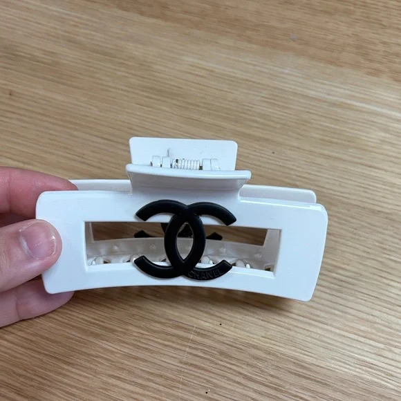 White Resin Hair Clip with Black Logo - Picture 1 of 1
